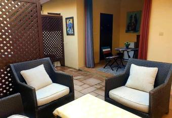 Petit Studio -   le de Gor  e allows 18 year olds to book a room