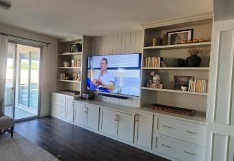 Hotel allows 18 year olds to book a room