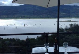 Caba  a vista al lago Tomin   y Naturaleza Guatavita has Balcony rooms