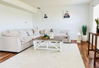 Cozy home in Plainfield, IN. allows 18 year olds to book a room