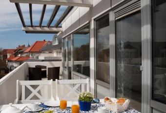 Lichtdurchflutete Ferienwohnung mit S  dbalkon has Balcony rooms