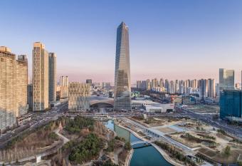 Oakwood Premier Incheon allows 18 year olds to book a room