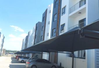 Lovely 2 bed apartment n Midrand has rooms with a private hot tub