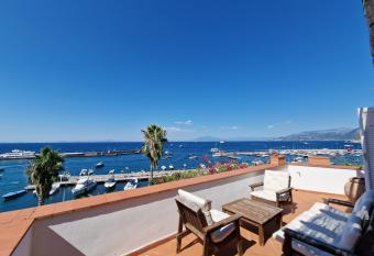 La Darsenella Rooms has Balcony rooms