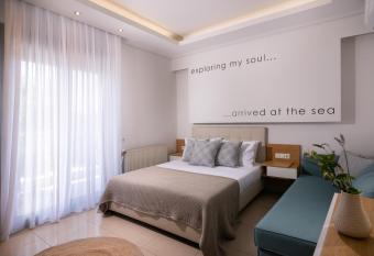 Muses Studios has Balcony rooms