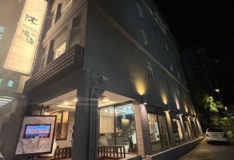    -                   has Balcony rooms