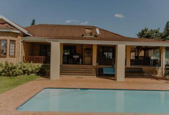 373 on Bristol Home has Balcony rooms