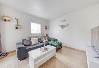 Next to Disneyland -Palm Spring allows 18 year olds to book a room