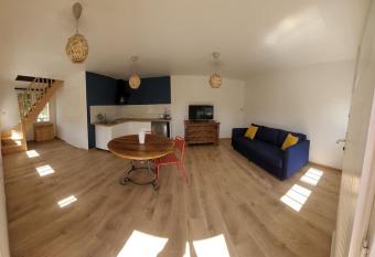 Au c  ur des ch  teaux de la Loire has Balcony rooms