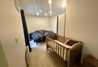 Charmant appartement proche du centre has Balcony rooms