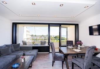 Fewo Strandh  pfer, in Strandlage mit Meerblick am Hansapark allows 18 year olds to book a room