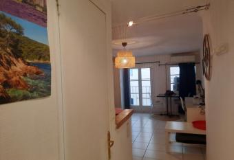 Studio cath  drale centre Aix-en-Provence allows 18 year olds to book a room