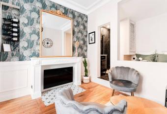 Le 107Chinon allows 18 year olds to book a room