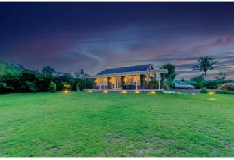 Redhomex Serene Swiss has rooms with a private hot tub