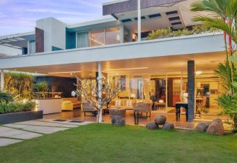 Redhomex Villa Chardonnay has Balcony rooms