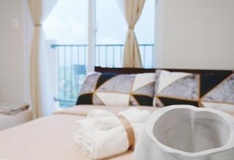 Z s Place has Smoking/Balcony rooms