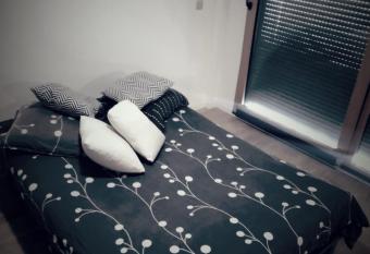 Studio location    la semaine has Balcony rooms