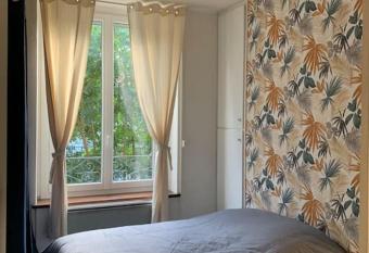 Grand studio centre ville Saint-Etienne has Balcony rooms