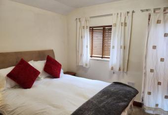 * Cotswolds Get-Away Annex * allows 18 year olds to book a room