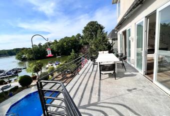 (null) has Balcony rooms