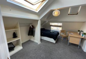 Cosy Room in city centre allows 18 year olds to book a room