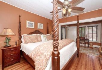 Hibiscus House Inn Palm Room Regal Retreat allows 18 year olds to book a room