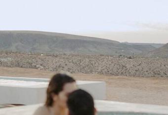 Le Chacuel has rooms with a private hot tub