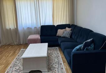 Rum i stor lyxig l  genhet allows 18 year olds to book a room