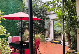 Villa rosa has rooms with a private hot tub