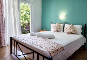 Studios Lampiris has Balcony rooms