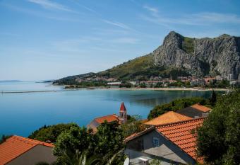 Apartments Beautiful View has Balcony rooms