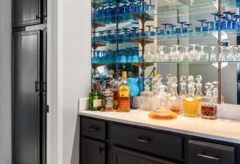 Palm Springs, Unique Oasis like Condo has rooms with a private hot tub