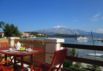 Apartments Lumbardina has Balcony rooms