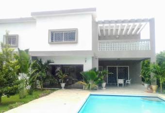 Villa magnifique avec piscine has Balcony rooms