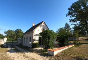 Maison de gardien des Nouies has Balcony rooms