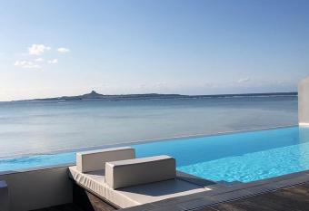 Sesecret Pool villa Seji allows 18 year olds to book a room