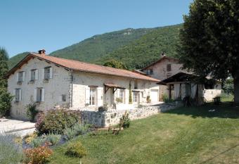 L Estapade des Tourelons has Balcony rooms