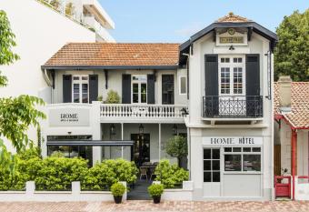 Hotel Home Arcachon has Balcony rooms