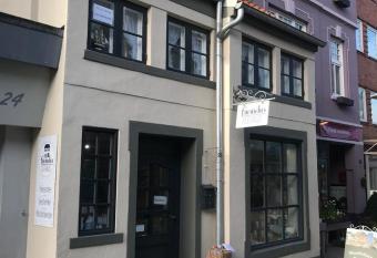 Teestuuv allows 18 year olds to book a room