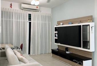 Livable Homestay IJM has Balcony rooms