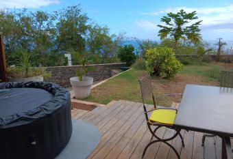 Le Bleu Horizon - Jacuzzi - Vue mer    180 allows 18 year olds to book a room