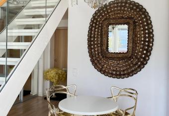 Cozy Penthouse Loft has Balcony rooms