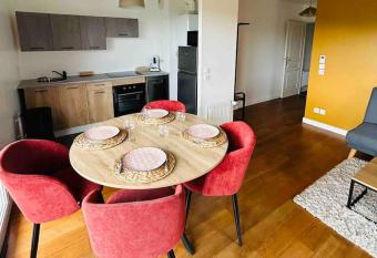 Un Bel Appartement avec balcon has Balcony rooms