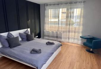 Sch  ne 2 1/2 Zimmer Wohnung im Herzen von Dortmund has Balcony rooms
