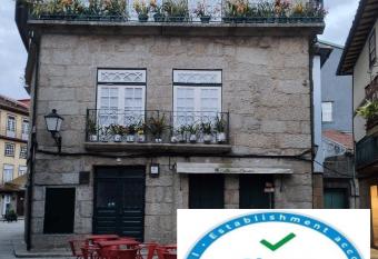 Alojamento Local F&B has Balcony rooms