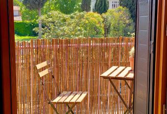 CHEZ FLO allows 18 year olds to book a room