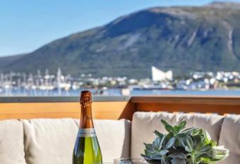 Seaside city appartment allows 18 year olds to book a room