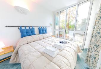 [PORTOFINO VICINO AL MARE]     Jacuzzi Parcheggio     Terrazza     Giardino     Wi-Fi has rooms with a private hot tub