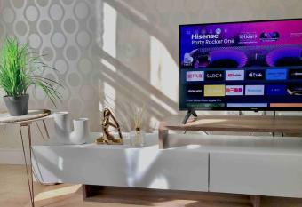 Apartment in Sandton has rooms with a private hot tub