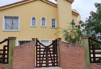 EL CHALET has rooms with a private hot tub